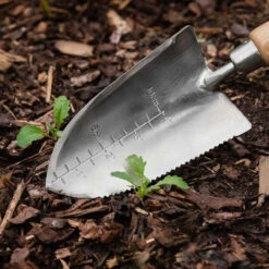 Kent & Stowe Stainless Steel The Capability Trowel -Ketler Outdoors Shop 1090 7234 capabilitytrowel5 720x 28327.1673877390
